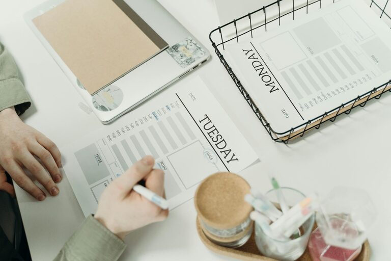 How to Set Realistic Weekly Goals for Better Productivity